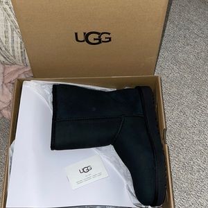 Short Black Uggs